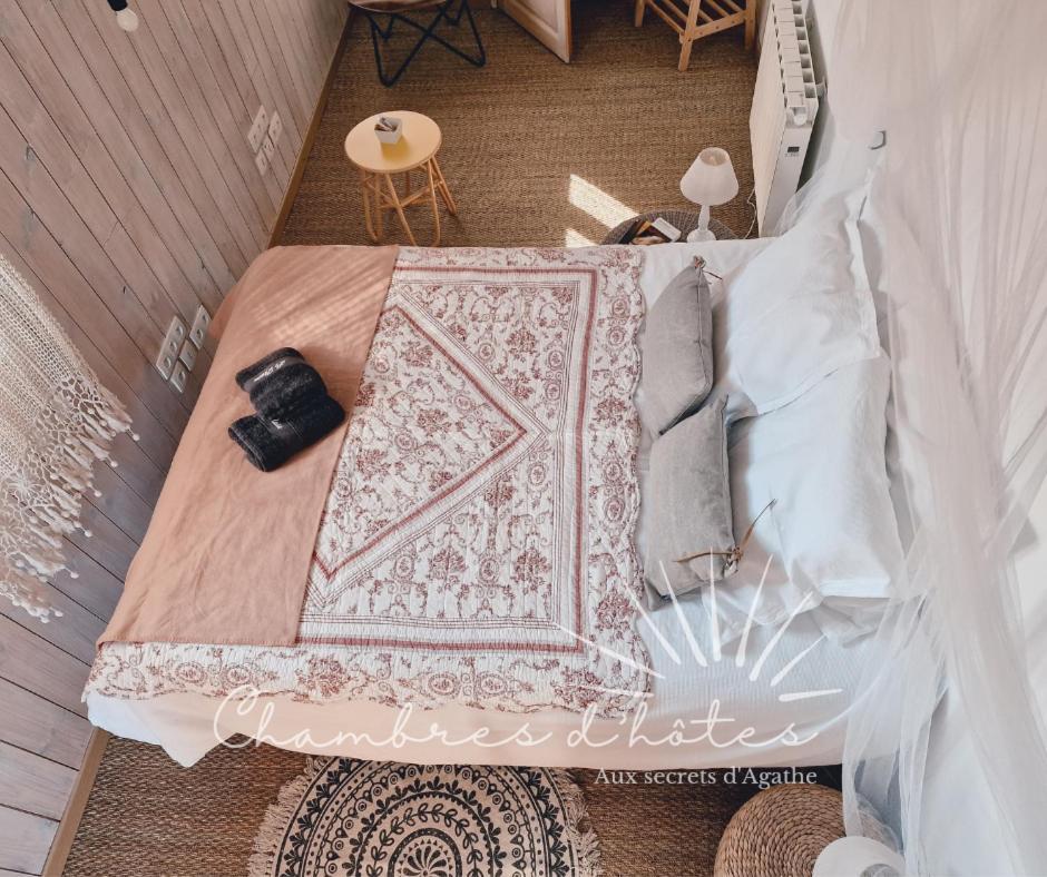 Aux Secrets D'Agathe Bed & Breakfast Plan  Exterior photo